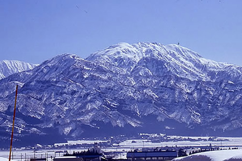雪の八海山